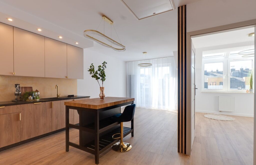 Komforowo wykończna przestrzeń 41,19m2+ 36,86m2 + miejsce w hali